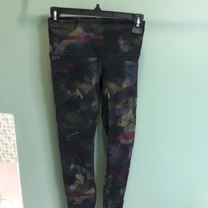 Lululemon wunder under leggings size 4